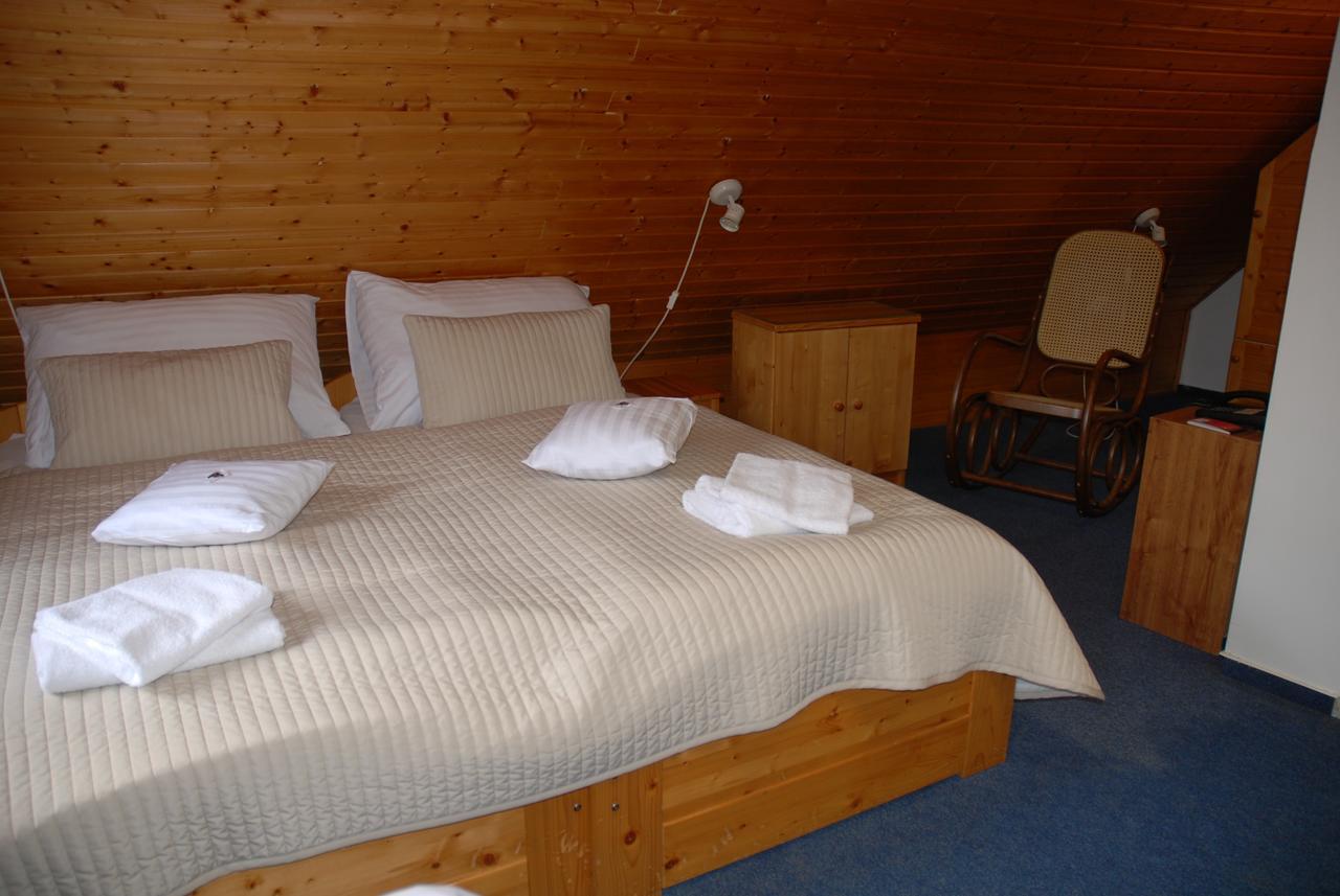 Hotel U Ruze Slavonice Esterno foto