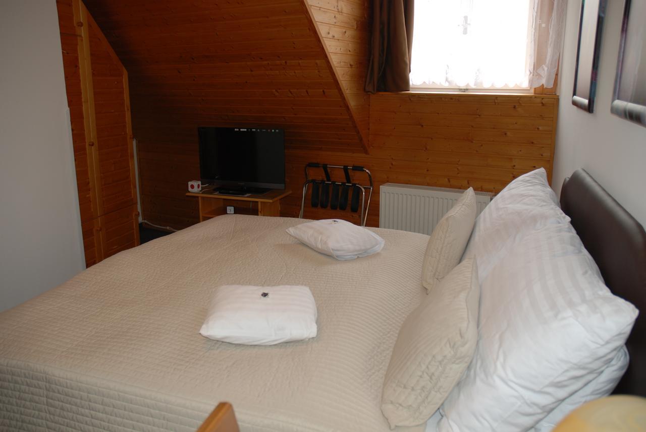 Hotel U Ruze Slavonice Esterno foto