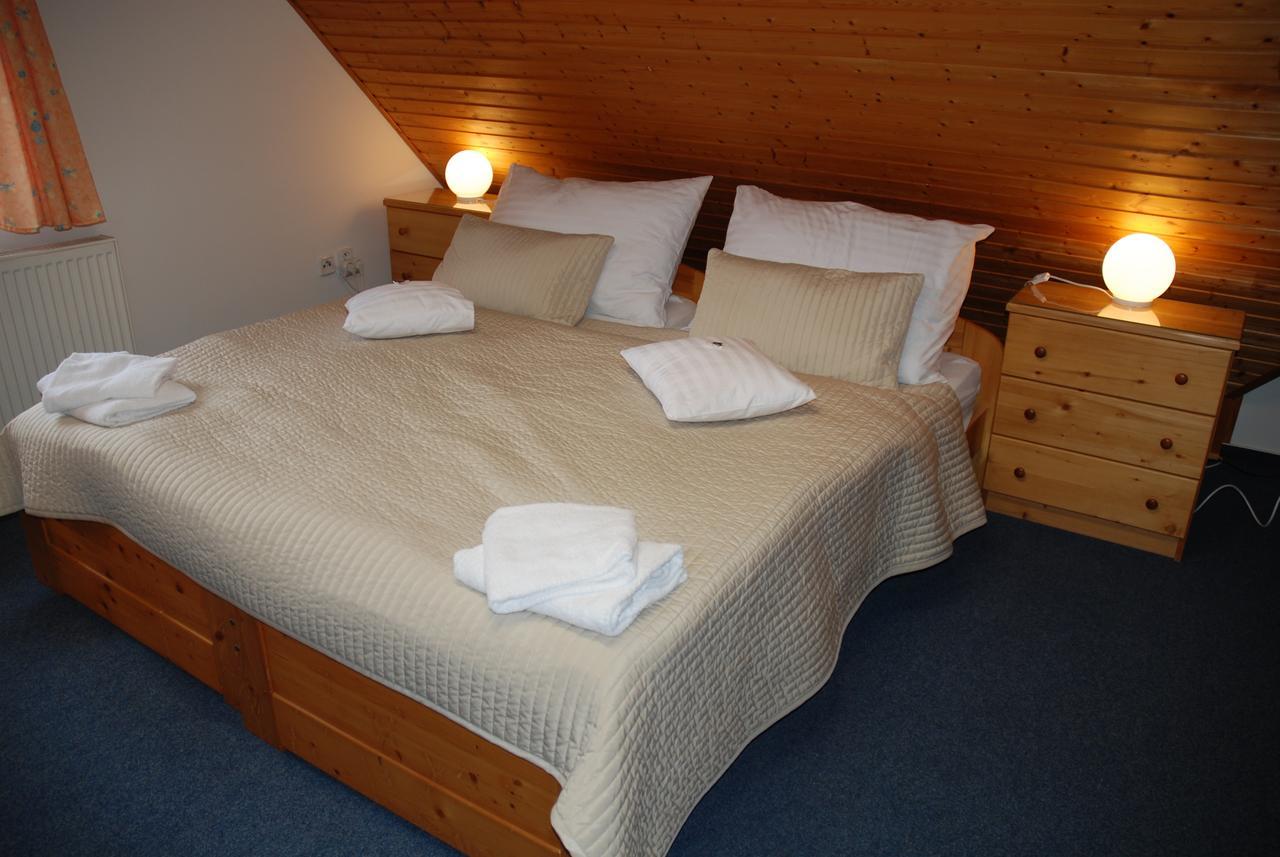 Hotel U Ruze Slavonice Esterno foto